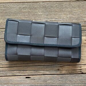 Woven Seatbelt Wallet. Gray.